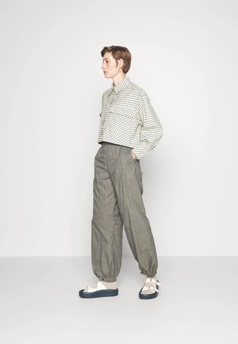 Holzweiler MANDEL TROUSERS - Stoffhose - Army – Bild 5