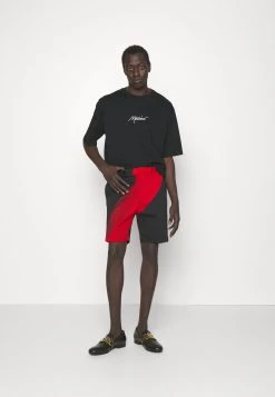 MOSCHINO TROUSERS - Shorts - Red -FJÄLLRÄVEN SHOP 2af361975eb14959966cf38ea0a2fa50