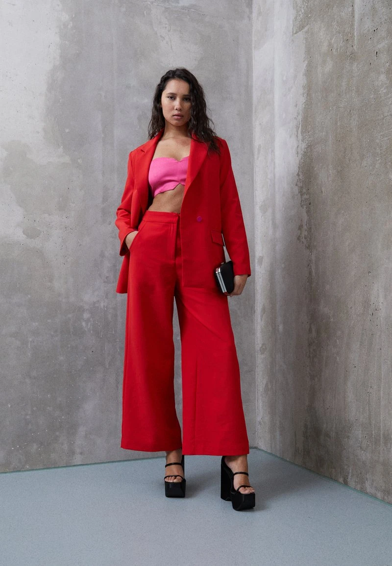 NEVER FULLY DRESSED TROUSERS DYNASTY - Stoffhose - Red – Bild 3