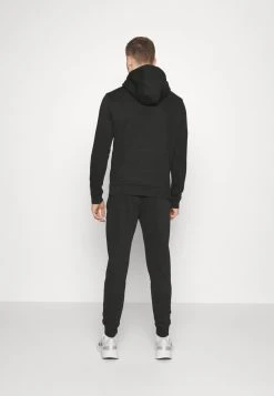 4F TROUSERS - Jogginghose - Deep Black 10 4F TROUSERS - Jogginghose - Deep Black -FJÄLLRÄVEN SHOP 8ed7d6a0b65a4e7db503d93f54adfe7b