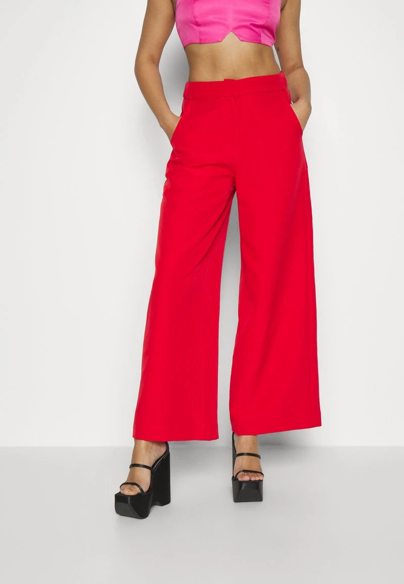 NEVER FULLY DRESSED TROUSERS DYNASTY - Stoffhose - Red – Bild 4