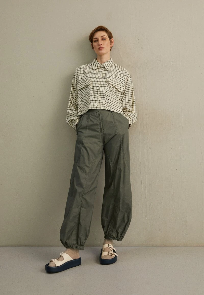 Holzweiler MANDEL TROUSERS - Stoffhose - Army – Bild 2